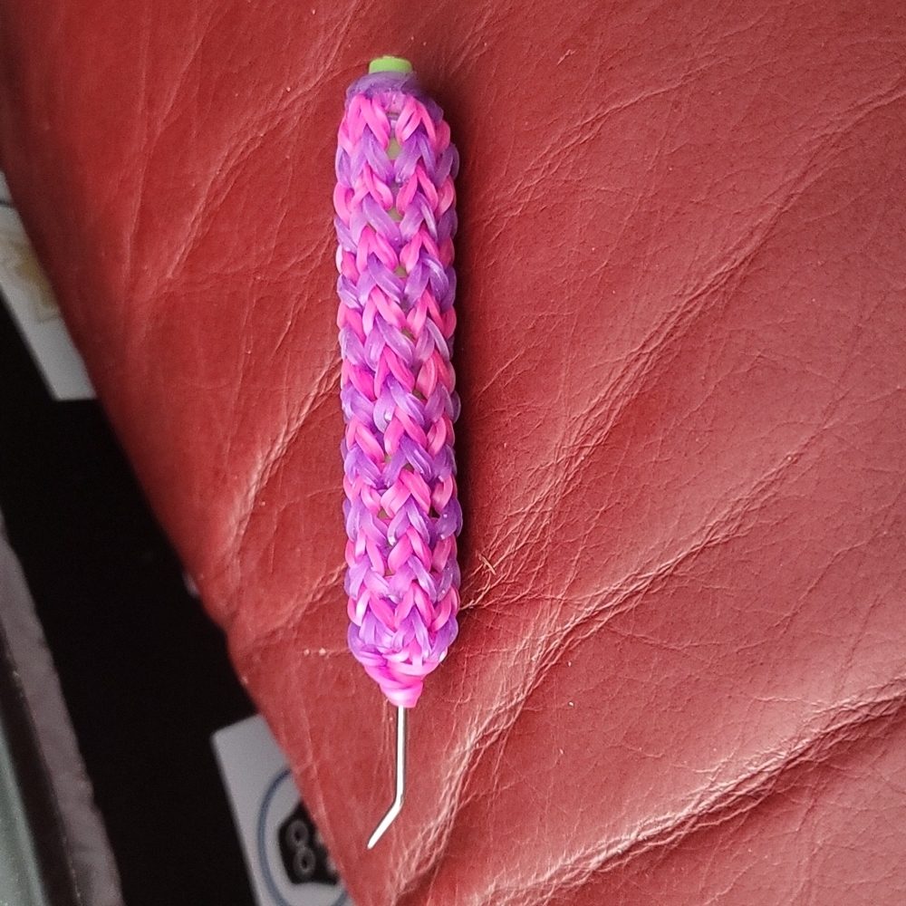 Loom hook with grip